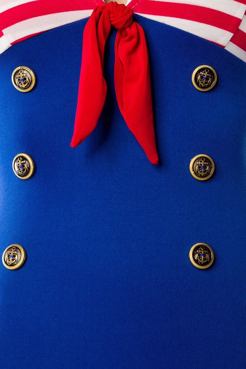 Enganliegendes Marinekleid
